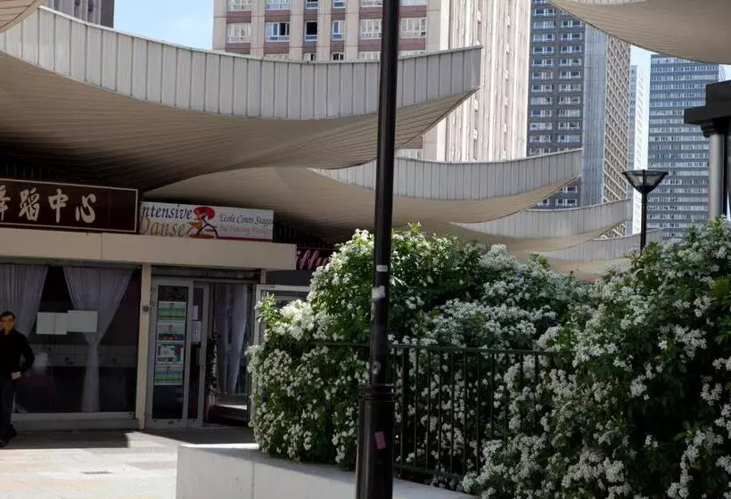 Oops! Latin Quarter By Hiphophostels