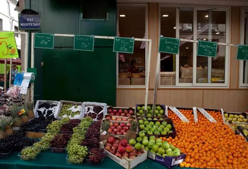 Oops! Latin Quarter By Hiphophostels