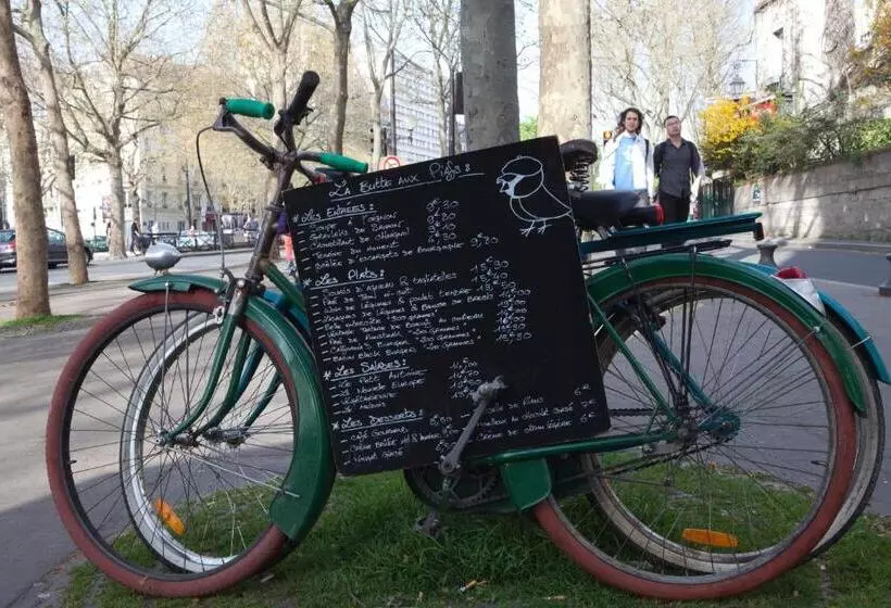 Oops! Latin Quarter By Hiphophostels