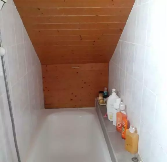 تختخواب و صبحانه Au Bosquet, Chambre Et Salle De Bains Avec Petit Déjeuner à 600 M Du Centre Dans Un Cadre Calme Et V