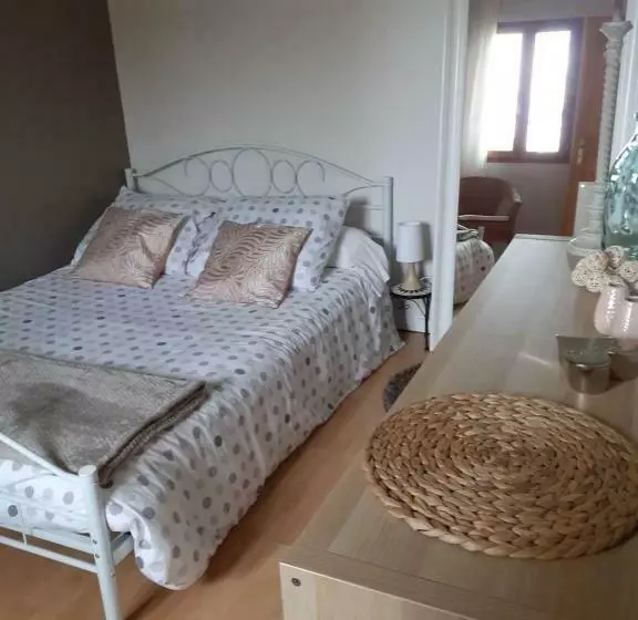 تختخواب و صبحانه Au Bosquet, Chambre Et Salle De Bains Avec Petit Déjeuner à 600 M Du Centre Dans Un Cadre Calme Et V