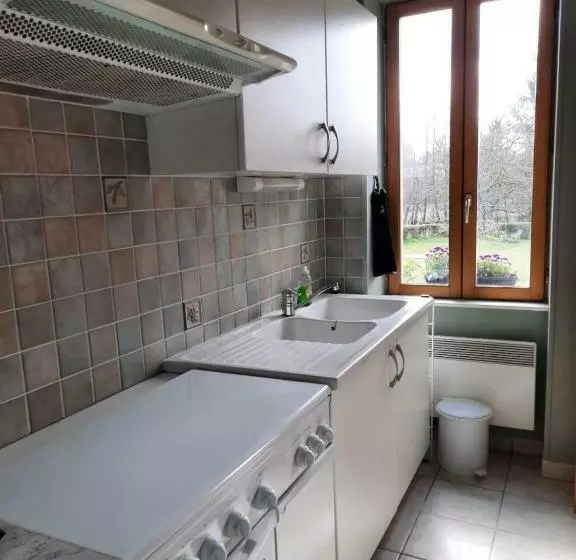 ベッドアンドブレックファースト Chambre D Hôte Le Châtaignier