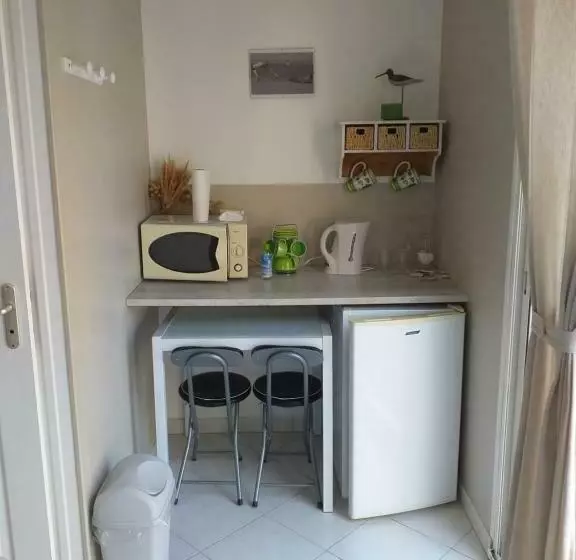 ベッドアンドブレックファースト La Salicorne