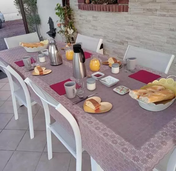 ベッドアンドブレックファースト La Salicorne