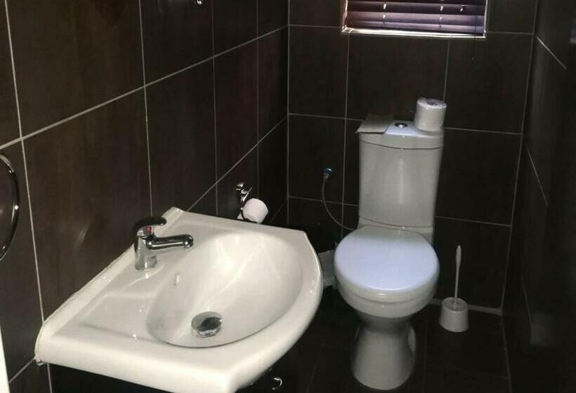 פנסיון Kusile Guest House