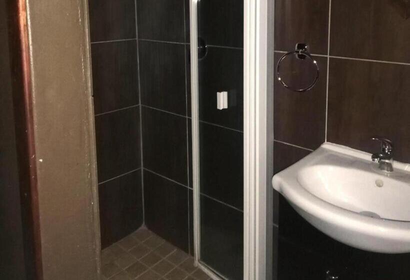 פנסיון Kusile Guest House