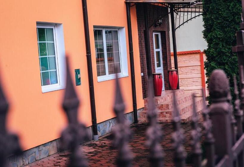 پانسیون Vila Guitar