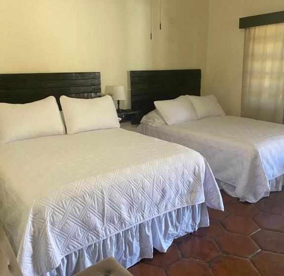 ユースホステル Estancita Elena