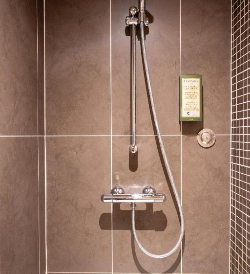 تختخواب و صبحانه La Chambre Rose