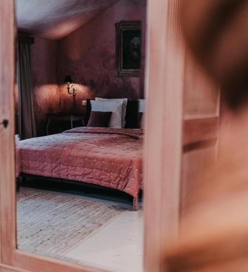 تختخواب و صبحانه La Chambre Rose