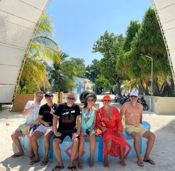 تختخواب و صبحانه La Luna Boutique Dhangethi