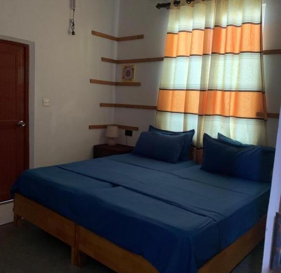 تختخواب و صبحانه La Luna Boutique Dhangethi