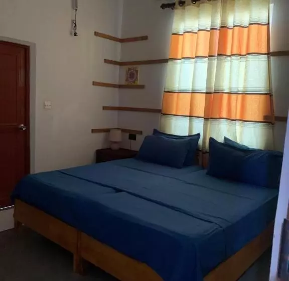 تختخواب و صبحانه La Luna Boutique Dhangethi