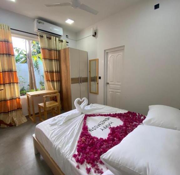 تختخواب و صبحانه La Luna Boutique Dhangethi