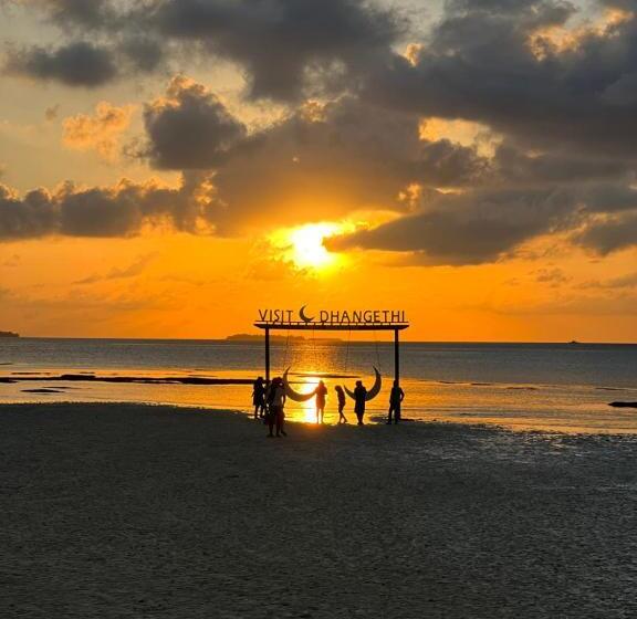 تختخواب و صبحانه La Luna Boutique Dhangethi