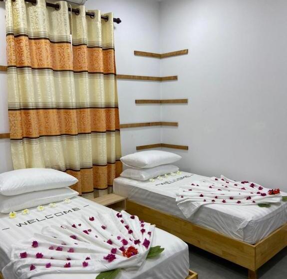 تختخواب و صبحانه La Luna Boutique Dhangethi