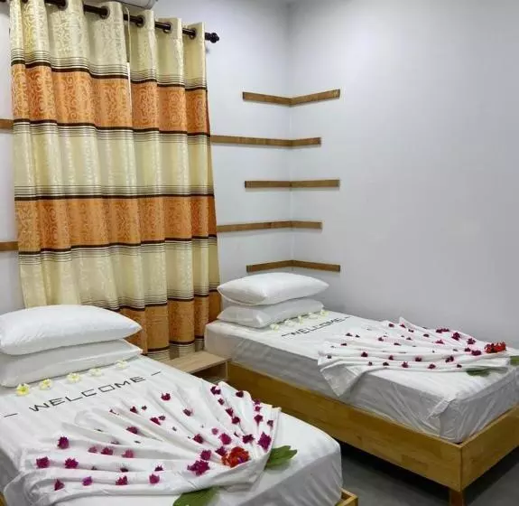 تختخواب و صبحانه La Luna Boutique Dhangethi