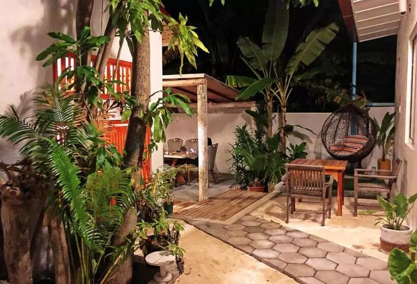 تختخواب و صبحانه La Luna Boutique Dhangethi