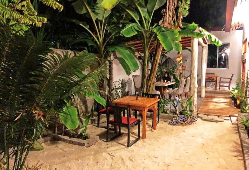 تختخواب و صبحانه La Luna Boutique Dhangethi