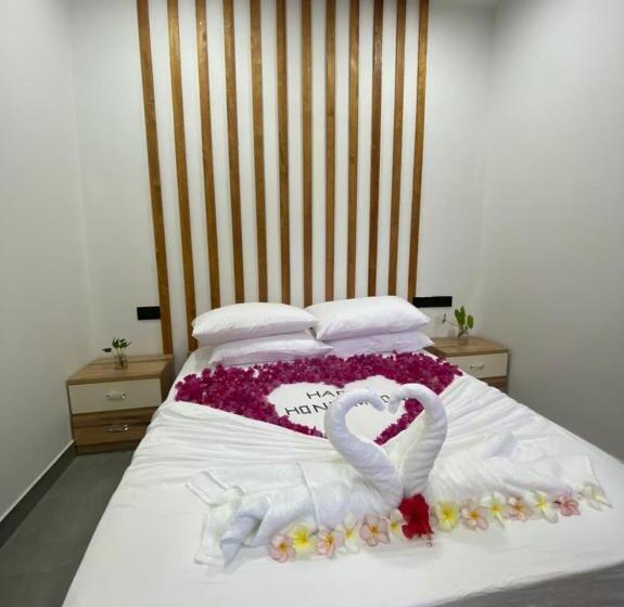 تختخواب و صبحانه La Luna Boutique Dhangethi