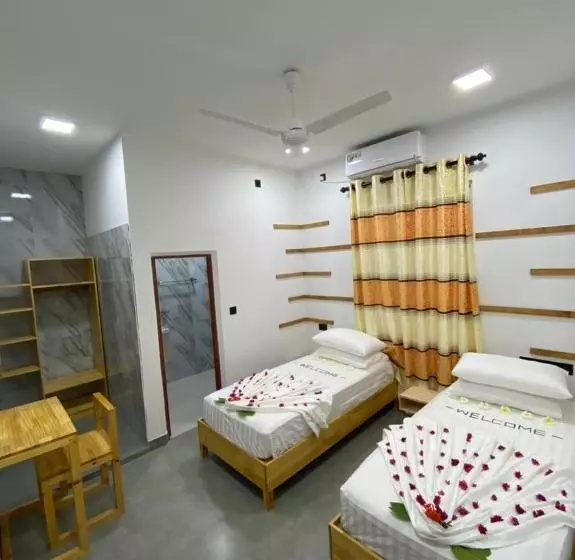 تختخواب و صبحانه La Luna Boutique Dhangethi