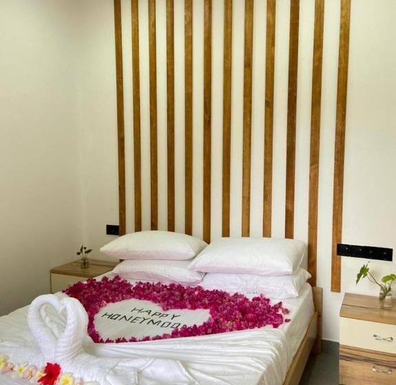 تختخواب و صبحانه La Luna Boutique Dhangethi