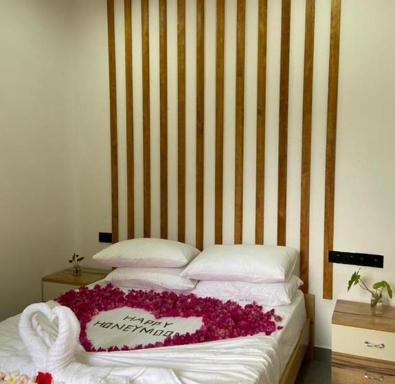 تختخواب و صبحانه La Luna Boutique Dhangethi