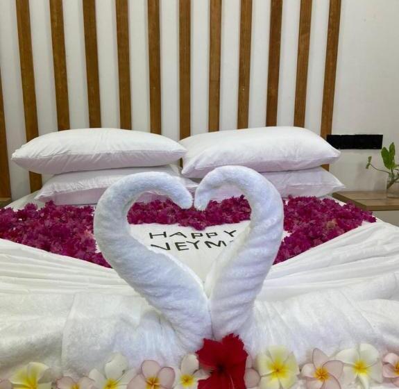 تختخواب و صبحانه La Luna Boutique Dhangethi