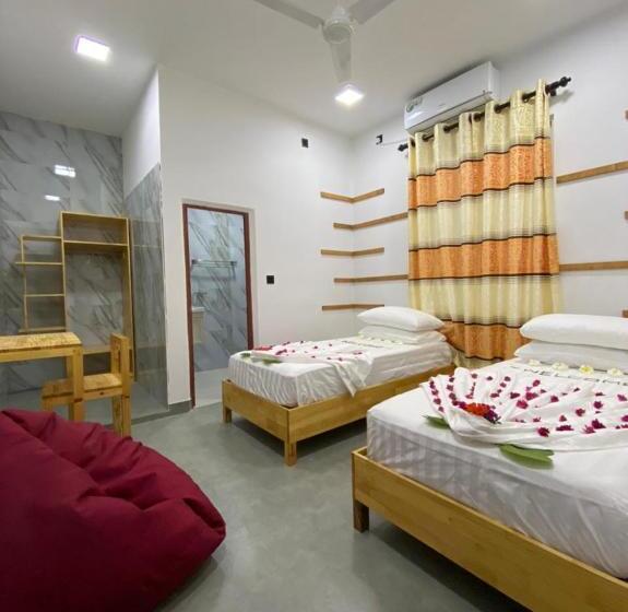 تختخواب و صبحانه La Luna Boutique Dhangethi