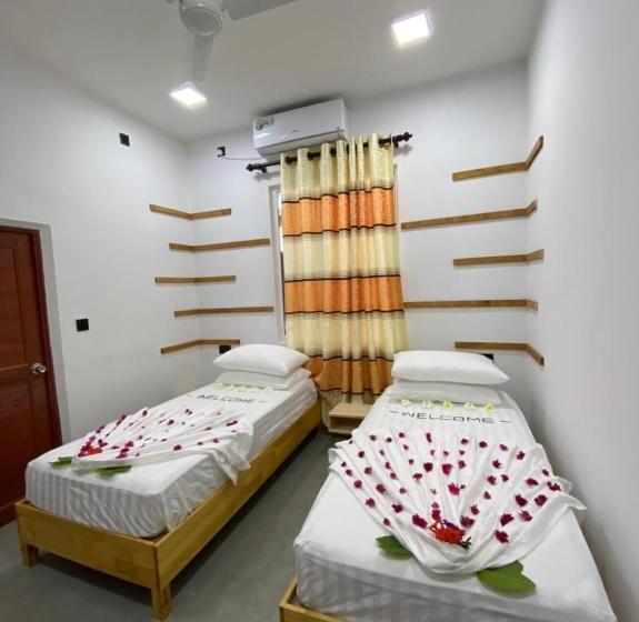 تختخواب و صبحانه La Luna Boutique Dhangethi