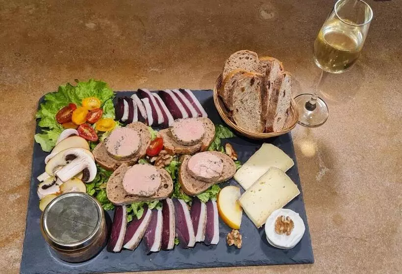 ベッドアンドブレックファースト Le Clos De La Tour