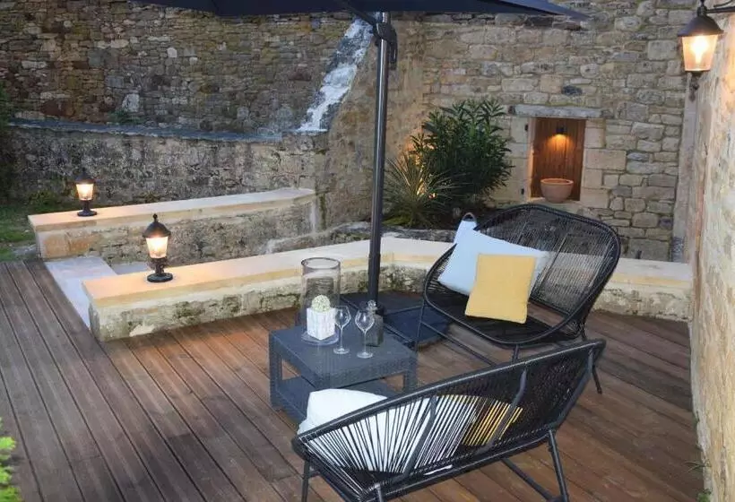ベッドアンドブレックファースト Le Clos De La Tour