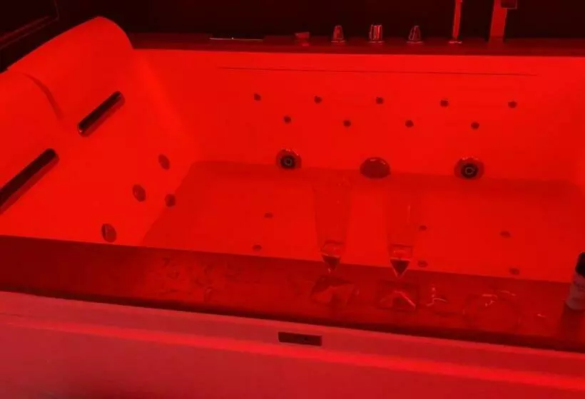 Aamiaismajoitus (B&B) Rebel Suite Love