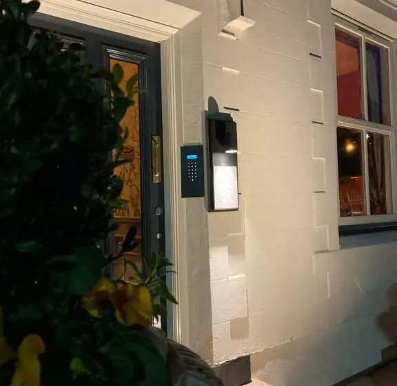 هتل Domo Boutique