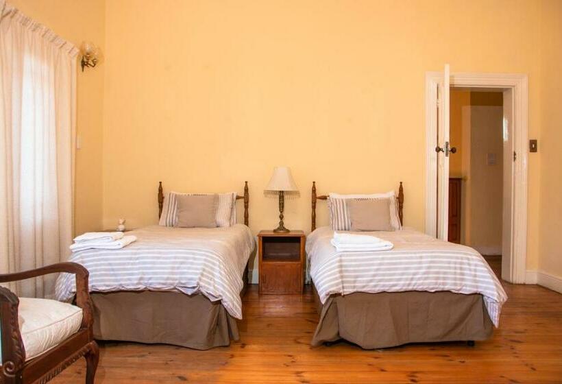 פנסיון Jennis Place