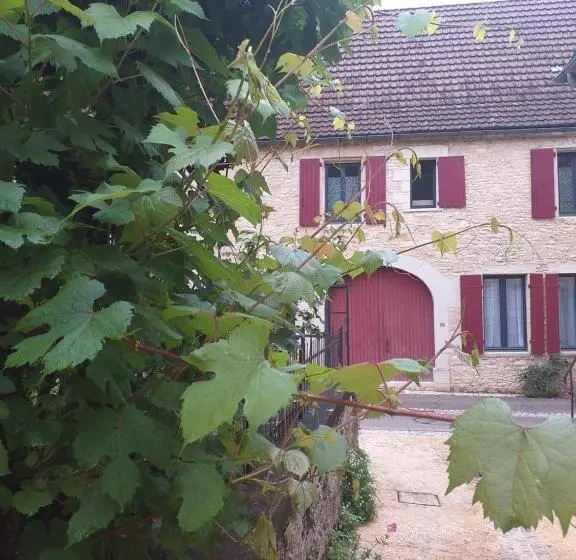 ペンション Le Sourire Du Troubadour   8 Chambres   Baignade à 300 M   Salle De Jeux   Poêle à Bois