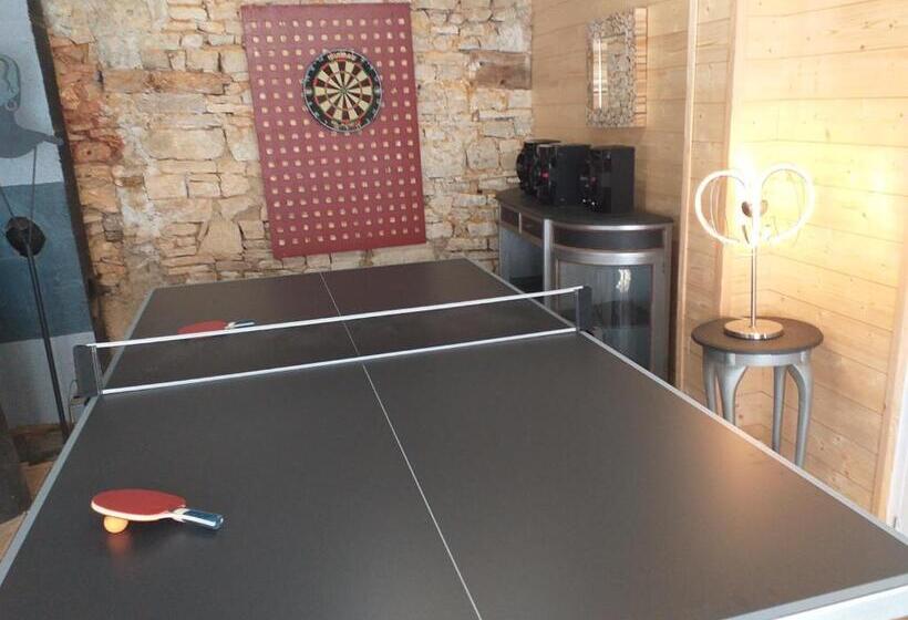 פנסיון Le Sourire Du Troubadour   8 Chambres   Baignade à 300 M   Salle De Jeux   Poêle à Bois