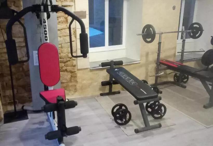 ペンション Le Sourire Du Troubadour   8 Chambres   Baignade à 300 M   Salle De Jeux   Poêle à Bois