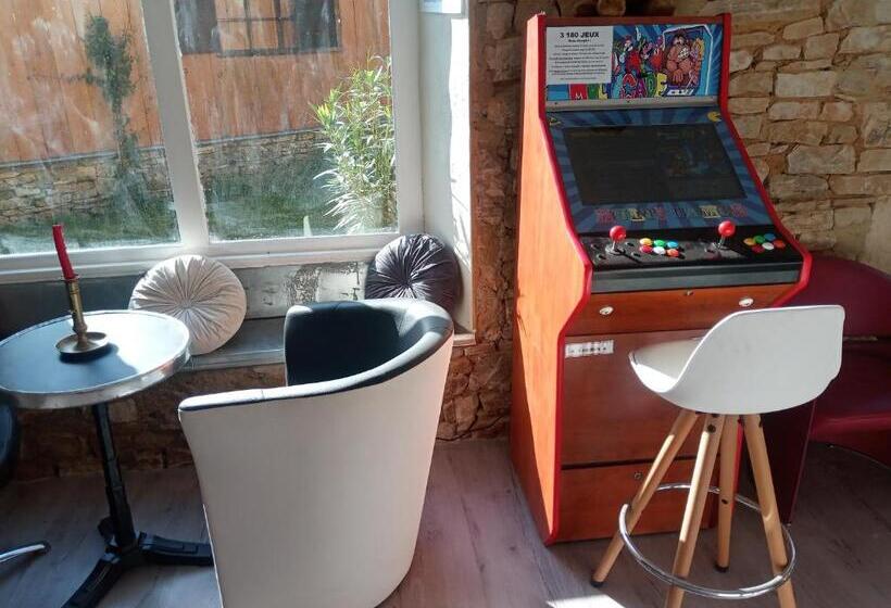 פנסיון Le Sourire Du Troubadour   8 Chambres   Baignade à 300 M   Salle De Jeux   Poêle à Bois