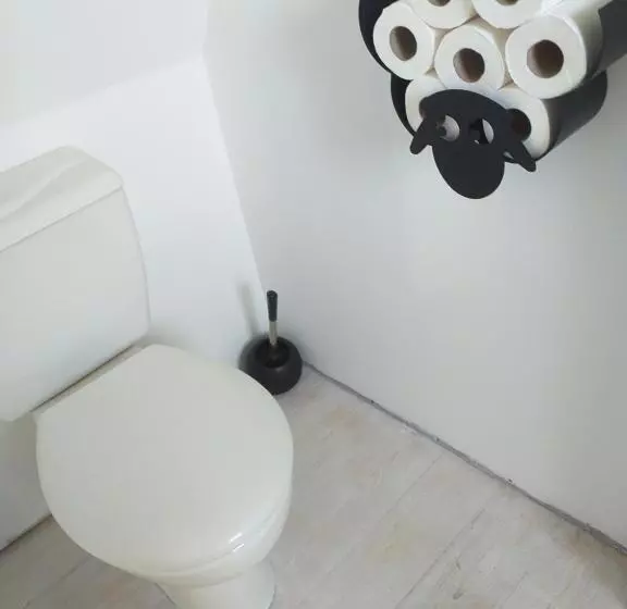 ペンション Le Sourire Du Troubadour   8 Chambres   Baignade à 300 M   Salle De Jeux   Poêle à Bois