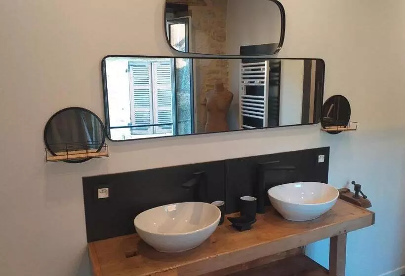 ペンション Le Sourire Du Troubadour   8 Chambres   Baignade à 300 M   Salle De Jeux   Poêle à Bois