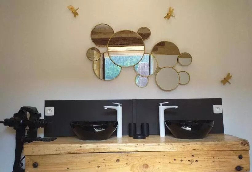 ペンション Le Sourire Du Troubadour   8 Chambres   Baignade à 300 M   Salle De Jeux   Poêle à Bois