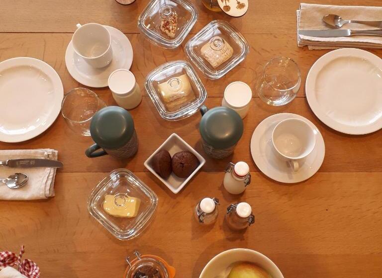 تختخواب و صبحانه Cochlea