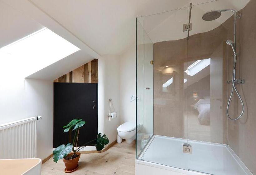 تختخواب و صبحانه Cochlea