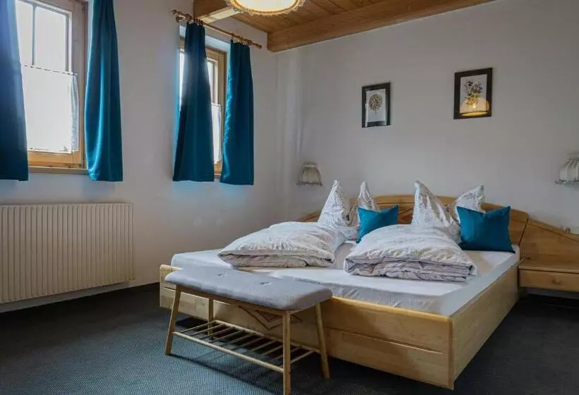 ベッドアンドブレックファースト Gasthof Scherer