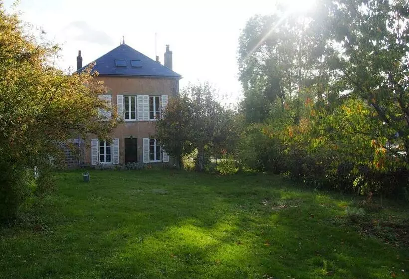 Aamiaismajoitus (B&B) Les Vergers De Cussy