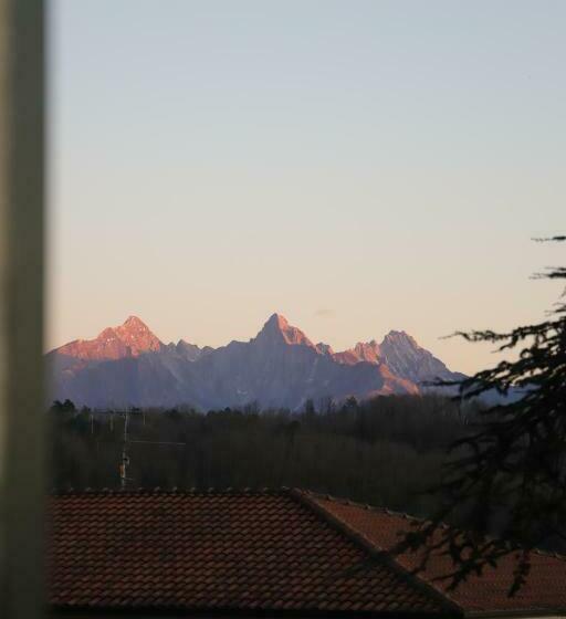 مبيت وإفطار Monti Guesthouse