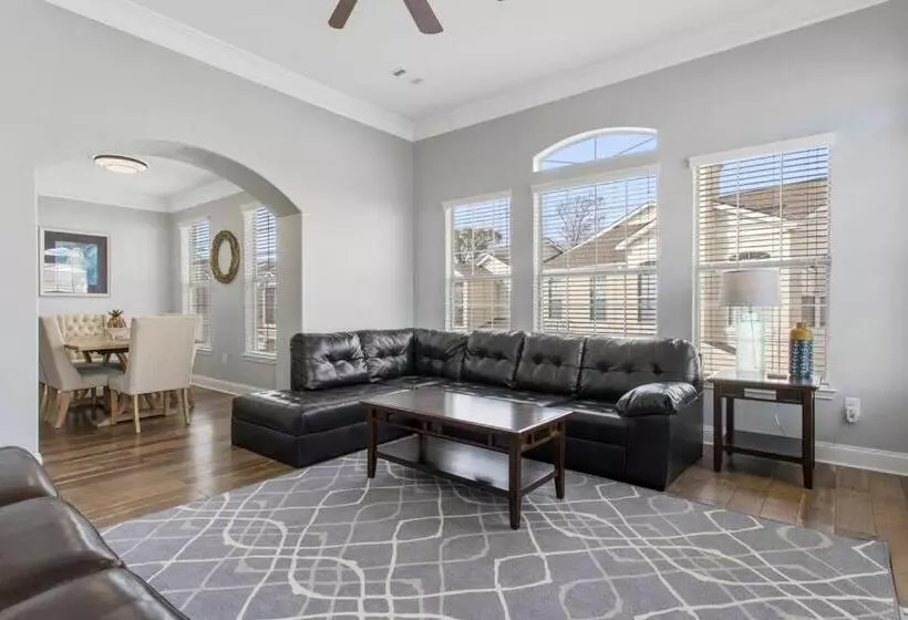 Luxury Condo In Gulfport