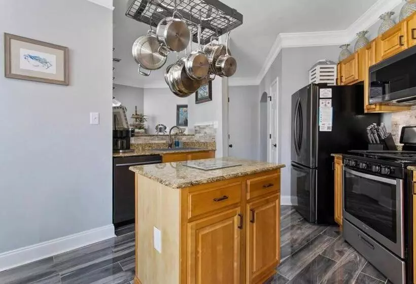 Luxury Condo In Gulfport