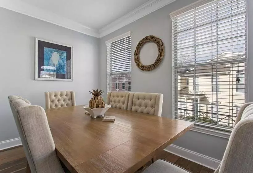 Luxury Condo In Gulfport